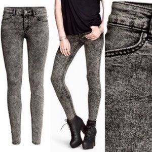 H&M Divided Gray Acid Wash Skinny Jeans Size 28